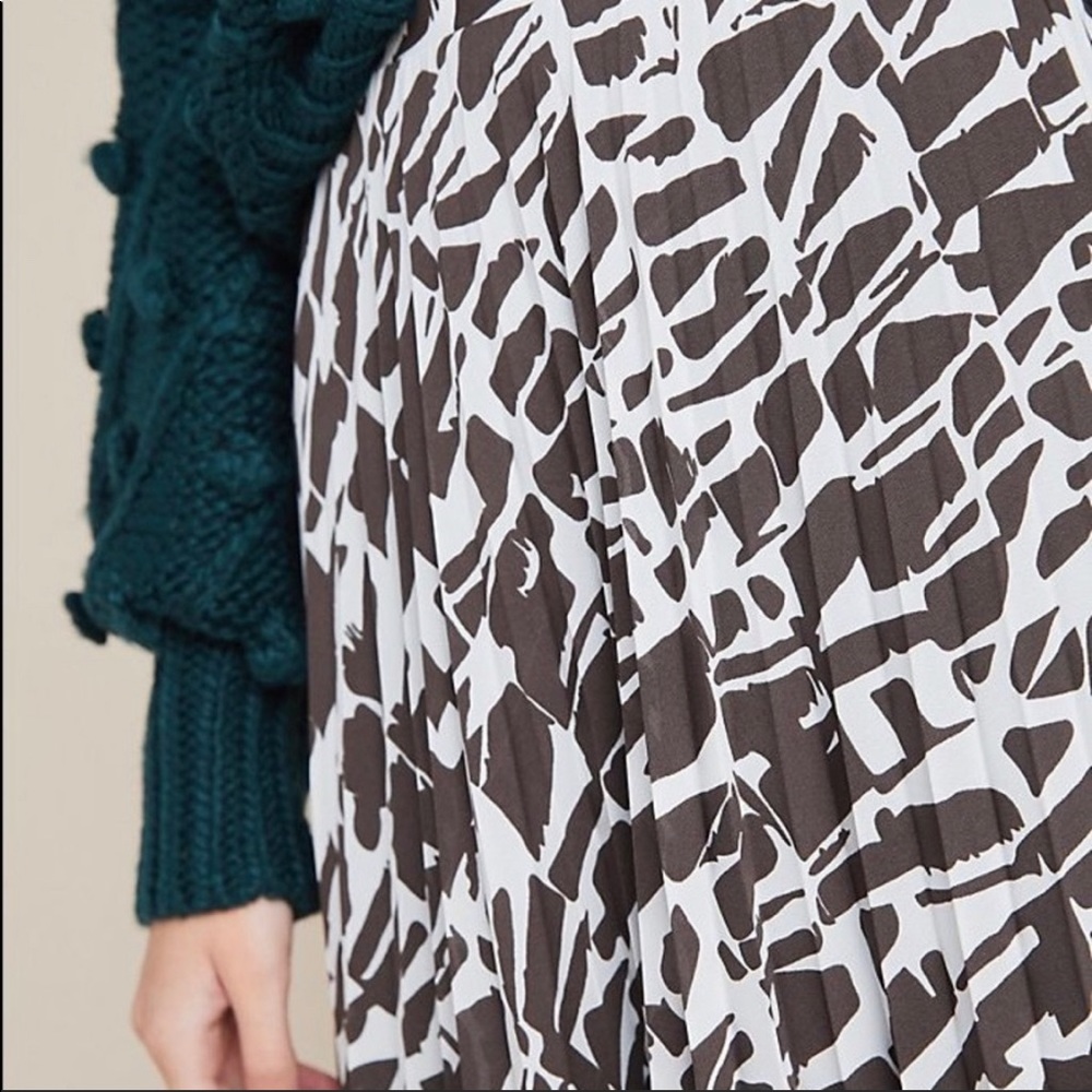 ✨HP✨ Maeve Geometric Skirt - Picture 2 of 4